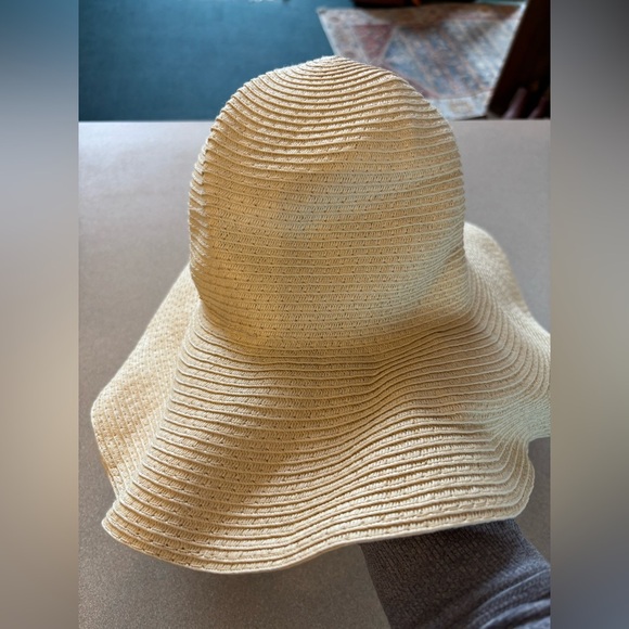 H&M Floppy Beach Sunhat - Picture 4 of 8